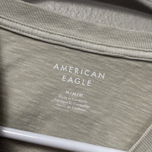 American Eagle Crop Tee with Dogs Graphic - Picture 2 of 11